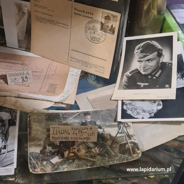 MILITARIA - Dokumenty, książki, wydawnictwa militarne i wojenne.                                                                                         Tu zamieszczamy zdjęcia wszystkich obiektów wystawionych w galerii Lapidarium na Starym Mieście w Warszawie. Ciekawsze  pozycje wystawiamy w sklepie internetowym oraz  Allegro i Ebay.