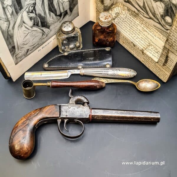 Pistolet podróżny  z akcesoriami w wydrążonej książce , XIX w. - obrazek 7