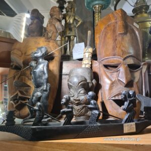 FOLKLOR - Folklor świata.                                                           Tu zamieszczamy zdjęcia wszystkich obiektów wystawionych w galerii Lapidarium na Starym Mieście w Warszawie. Ciekawsze  pozycje wystawiamy w sklepie internetowym oraz  Allegro i Ebay.