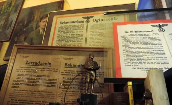 DRUKI - Oryginalne plakaty, obwieszczenia i ulotki .                                                 Tu zamieszczamy zdjęcia wszystkich obiektów wystawionych w galerii Lapidarium na Starym Mieście w Warszawie. Ciekawsze  pozycje wystawiamy w sklepie internetowym oraz  Allegro i Ebay.