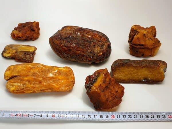 VARIA - Okazy, kamienie, minerały.    Tu zamieszczamy zdjęcia wszystkich obiektów wystawionych w galerii Lapidarium na Starym Mieście w Warszawie. Ciekawsze  pozycje wystawiamy w sklepie internetowym oraz  Allegro i Ebay.
