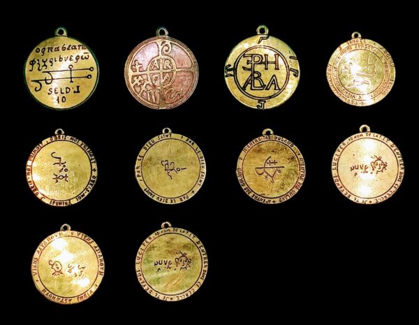Dowolny amulet z zaklęciami magicznymi. - obrazek 2