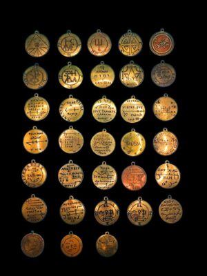 Unikatowy mosiężny amulet ochronny - ręczna praca, symbolika ezoteryczna