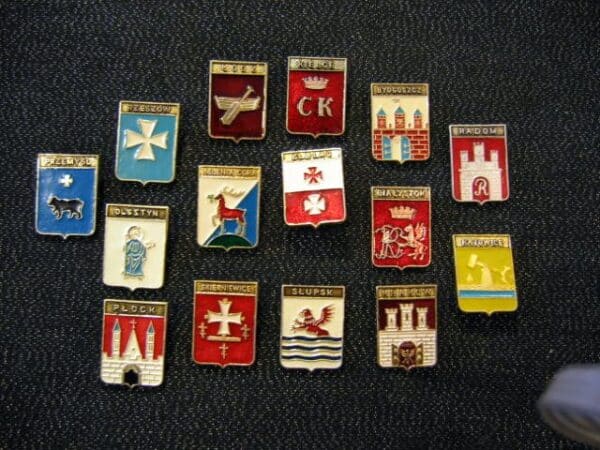 AMULETY I SYMBOLE - Orły i herby. Tu zamieszczamy zdjęcia wszystkich obiektów wystawionych w galerii Lapidarium na Starym Mieście w Warszawie. Ciekawsze pozycje wystawiamy w sklepie internetowym oraz Allegro i Ebay.
