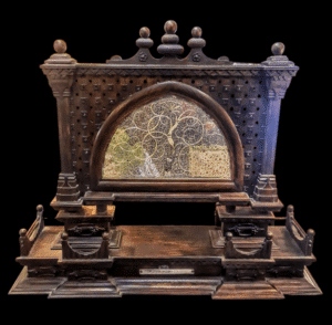 Ołtarz domowy - prezent od indyjskiego miliardera H.P. Nanda dla polskiego ministra XX w.