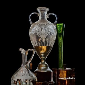 Duży ozdobiony orłem z korona puchar nagrodowy z kryształu i metalu z okresu II R.P.