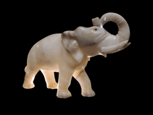 Pokażny słoń z alabastru Niemcy Ip. XX w.