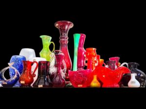 Polskie szkło. Wazony , dzbanki i inne naczynia znanych projektantów z okresu PRL