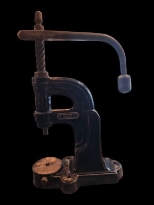 Antyczna metalowa praska szewska do cekinów i wytłaczania w skórze, marki E. Sponholtz z Niemiec.