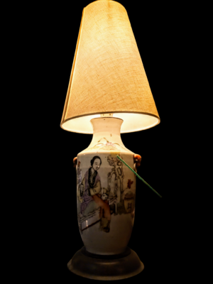 Para chińskich lamp dekoracyjnych wykonanych z ceramicznych wazonów, antyk azjatycki.