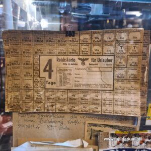 Autentyczne kartki żywnościowe dla żołnierza niemieckiego Wehrmachtu na urlop, okres II wojny światowej.