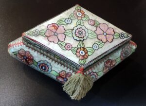 Oryginalna ręcznie wykonana kasetka z celuloidu z okresu Polski Ludowej, sztuka więzienna