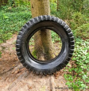 Oryginalna opona z niemieckiego pojazdu wojskowego z okresu II wojny światowej