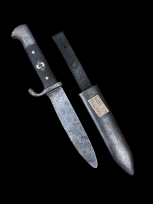 Oryginalny nóż Hitlerjugend z okresu III Rzeszy Niemieckiej, widok z pochwą, stan dobry