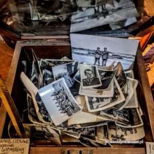 Przykładowy kolaż amatorskich fotografii vintage z lat 60-80 XX wieku w formacie pocztówkowym i 6x9 cm