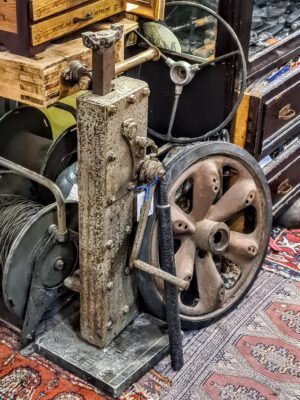 Oryginalny metalowy podnośnik kolejowy lub artyleryjski Wehrmacht z okresu III Rzeszy, antyk militarny