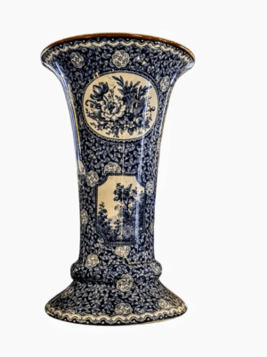 Wazon z białej szkliwionej porcelany, manufaktura Flamand, Holandia, XX wiek