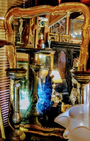 Duże, zabytkowe lustro w zdobionej złoconej drewnianej ramie z XIX wieku, polski antyk.