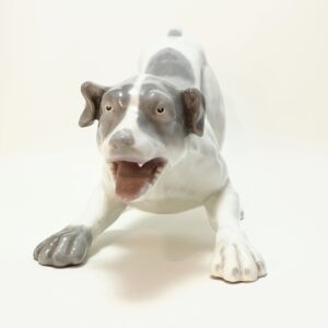 Duża figurka psa z białej porcelany z Niemiec z XX wieku
