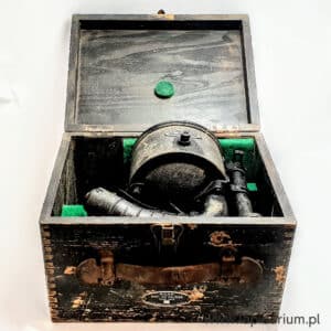 Oryginalna lampa sygnalizacyjna do sygnałów Morse'a z kanadyjskiego okrętu wojennego, rok 1943