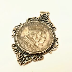 Medalion-wisiorek kolekcjonerski z wizerunkiem króla Prus Wilhelma I i królowej Augusty