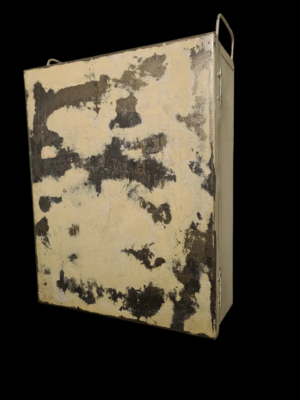 Oryginalna niemiecka apteczka wojskowa Volksturm z czasów II wojny światowej, widoczne przetarcia i warstwy farby