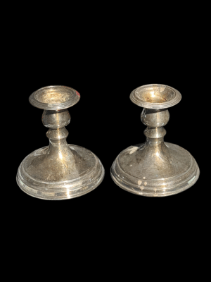 Para posrebrzanych świeczników ramionowych z metalu, styl retro, Polska XX wiek