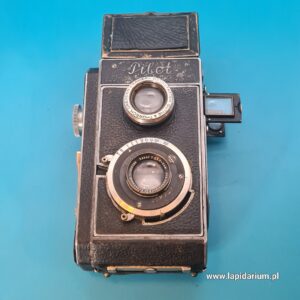 Zabytkowy niemiecki aparat fotograficzny KW Pilot Reflex z obiektywem Xenar, produkcja około 1936 roku.