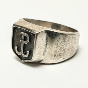 Ręcznie wykonany, srebrny sygnet na zamówienie z Pracowni Mistrza Kilińskiego, projekt koncepcyjny.