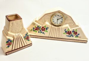 Dwuczęściowy zestaw: zegar kominkowy Ćmielów z pojemnikiem na ołówki, lata 30. XX w.