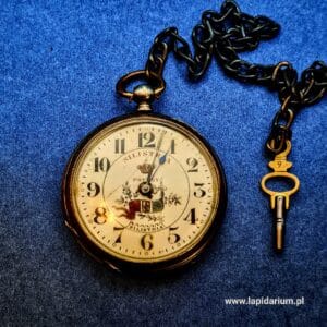 Zabytkowy szwajcarski zegarek kieszonkowy Silistra Roskopf Patent z lat 30. XX wieku z łańcuszkiem i kluczykiem.