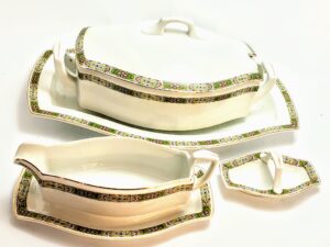 Przedwojenny zestaw porcelany Ćmielów: waza, półmisek, sosjerka i solniczka w idealnym stanie