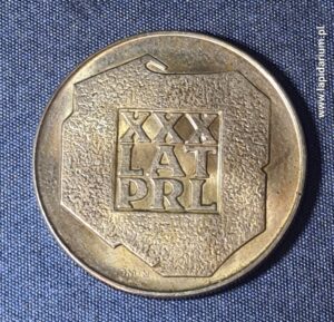 Srebrna moneta PRL 200 zł z 1974 roku z napisem XXX LAT PRL na awersie.