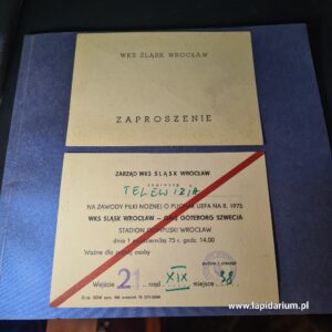 Oryginalne zaproszenie na mecz piłki nożnej Puchar UEFA 1975 Śląsk Wrocław vs GAIS Göteborg z ręcznym wpisem miejsca na trybunie.