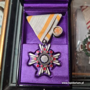 Japoński Order Świętego Skarbu (Zuihō-shō) w fioletowym etui – srebro i czerwona emalia cloisonné, kolekcjonerski antyk