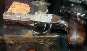 Antyczny pistolet kapiszonowy podróżny z XIX wieku, stalowa lufa i drewniana kolba