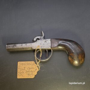 Antyczny pistolet kapiszonowy z XIX wieku - stalowa lufa ośmiokątna, kolba z drewna orzechowego, widok z boku.