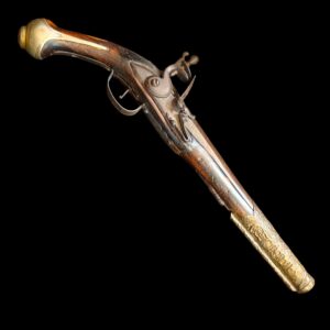 Pistolet skałkowy Imperium Osmańskie ok. 1800 – widok z boku, stalowa lufa i drewniana kolba z mosiężnymi okuciami