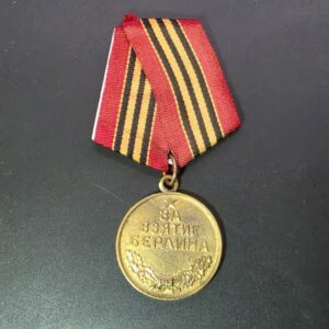 Radziecki medal Za zdobycie Berlina z 1945 roku, wykonany z mosiądzu, widok na rewers.