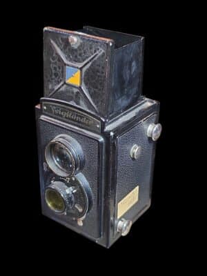 Zabytkowy aparat Voigtländer Brillant z 1932 roku z dwuobiektywowym wizjerem